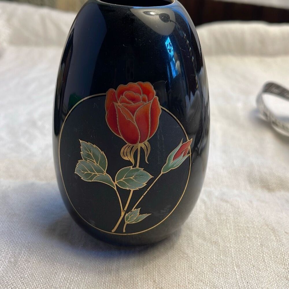 Vintage OTAGIRI Japan crimson rose Porcelain Vase black gold trim .